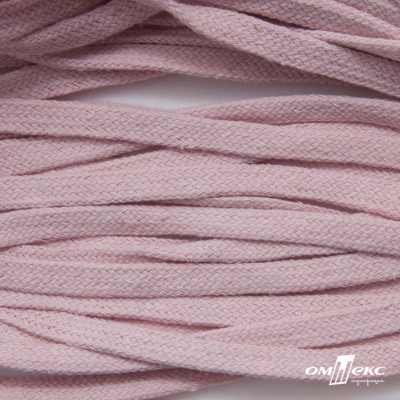 Шнур плетеный d-8 мм плоский, 70% хлопок 30% полиэстер, уп.85+/-1 м, цв.1019-св.розовый - купить в Пскове. Цена: 735 руб.