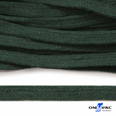 Шнур плетеный d-8 мм плоский, 70% хлопок 30% полиэстер, уп.85+/-1 м, цв.1016-т.зеленый - купить в Пскове. Цена: 742.50 руб.