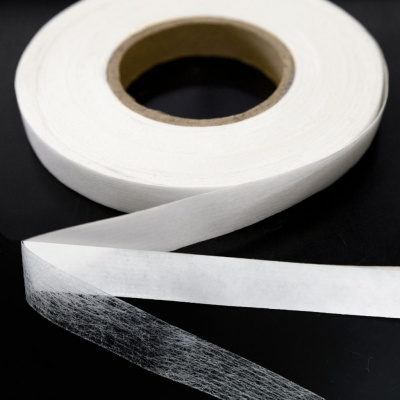 Прокладочная лента (паутинка на бумаге) DFD23, шир. 15 мм (боб. 100 м), цвет белый - купить в Пскове. Цена: 2.64 руб.